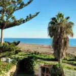Jardín con vistas al mar