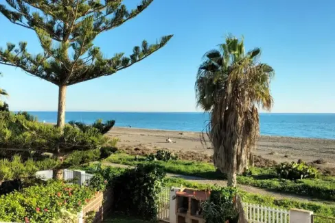 Jardín con vistas al mar